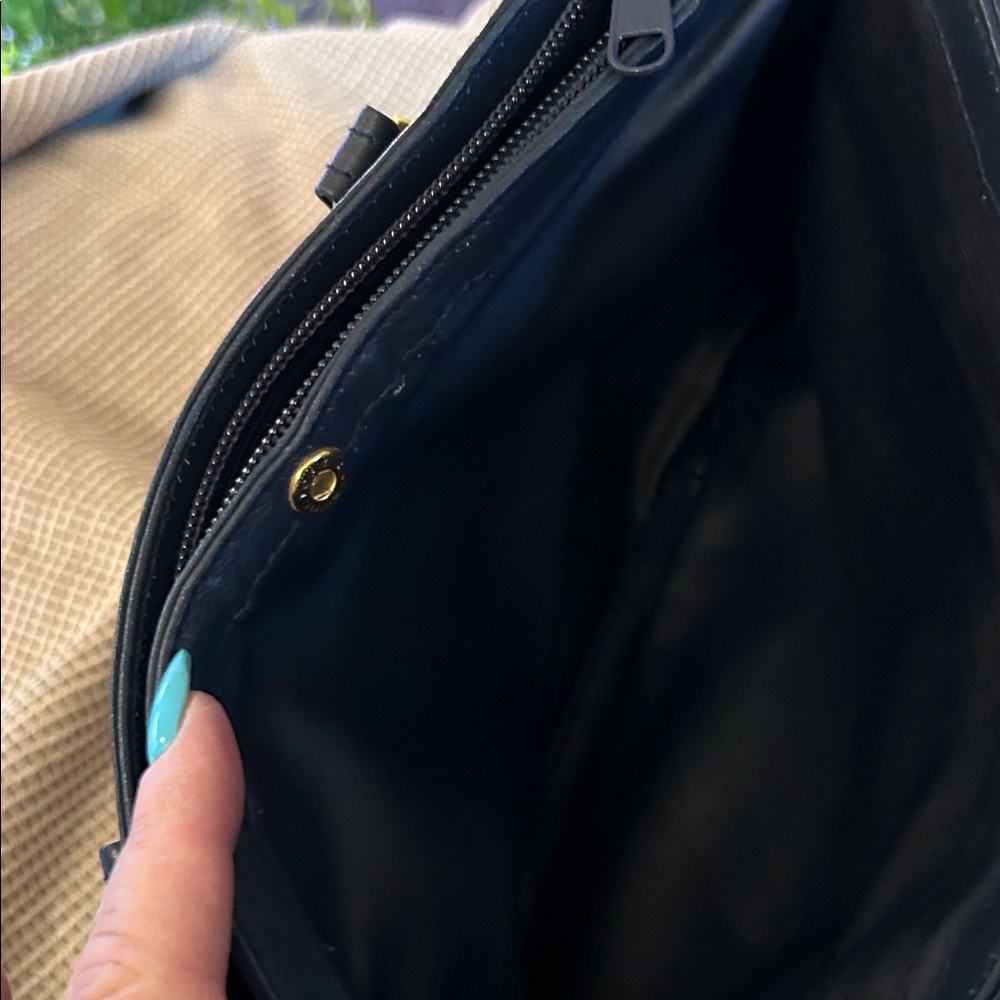 Elegant Navy Blue Leather Tote Bag - Picture 4 of 6